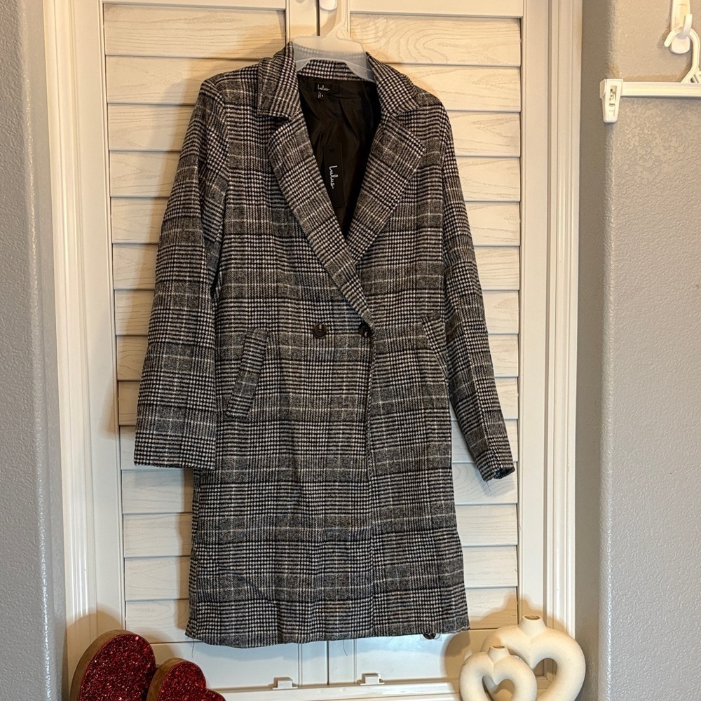 Lulu's Black and White Checkered Trench Coat small